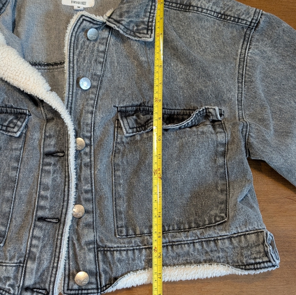 Kensie Washed Gray Cropped Sherpa-Trim Denim Jacket - Picture 4 of 6